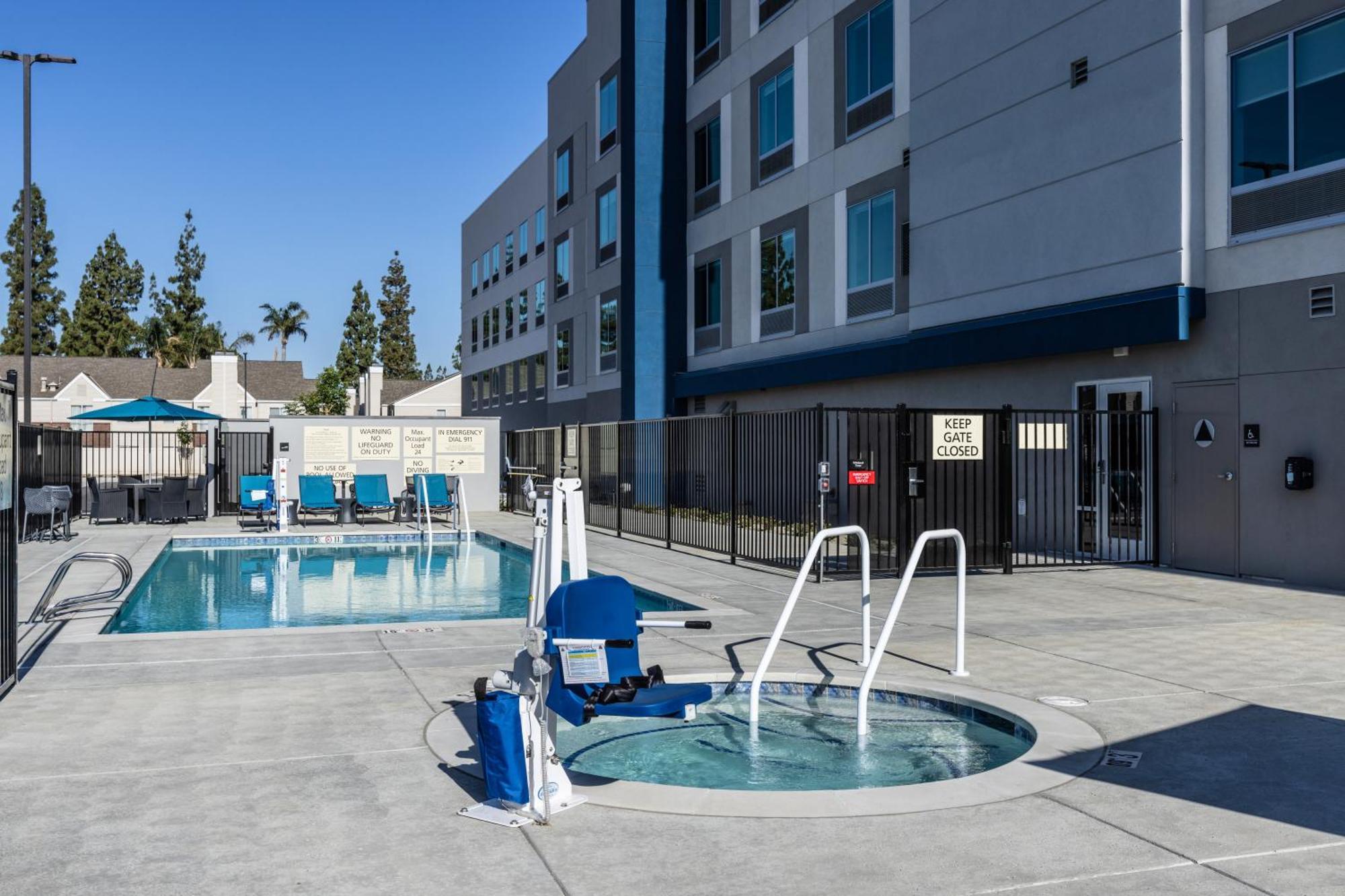 Hampton & Hotel Bakersfield